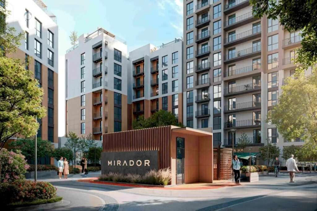 Приватная и безопасная среда Mirador — закрытая территория с контролируемым доступом.  Видеонаблюдение, охрана и продуманная планировка двора создают пространство, где можно спокойно гулять с детьми, оставлять велосипед у подъезда и просто чувствовать себя дома.